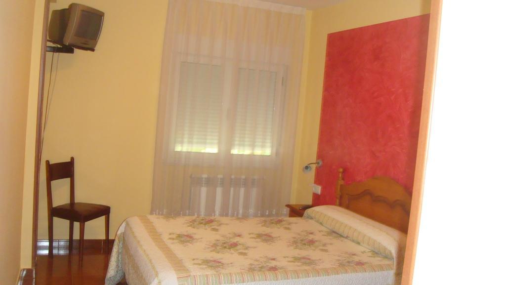 Hostal Poncebos Bagian luar foto